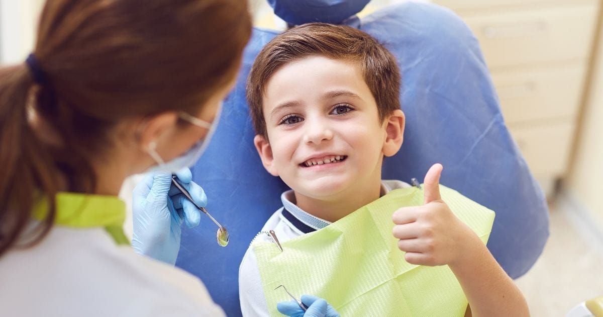 Kompleksowa rekonstrukcja uśmiechu – synergia chirurgii i protetyki 